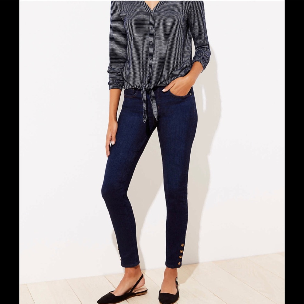 Loft skinny jeans with snap buttons. Size: 26/2